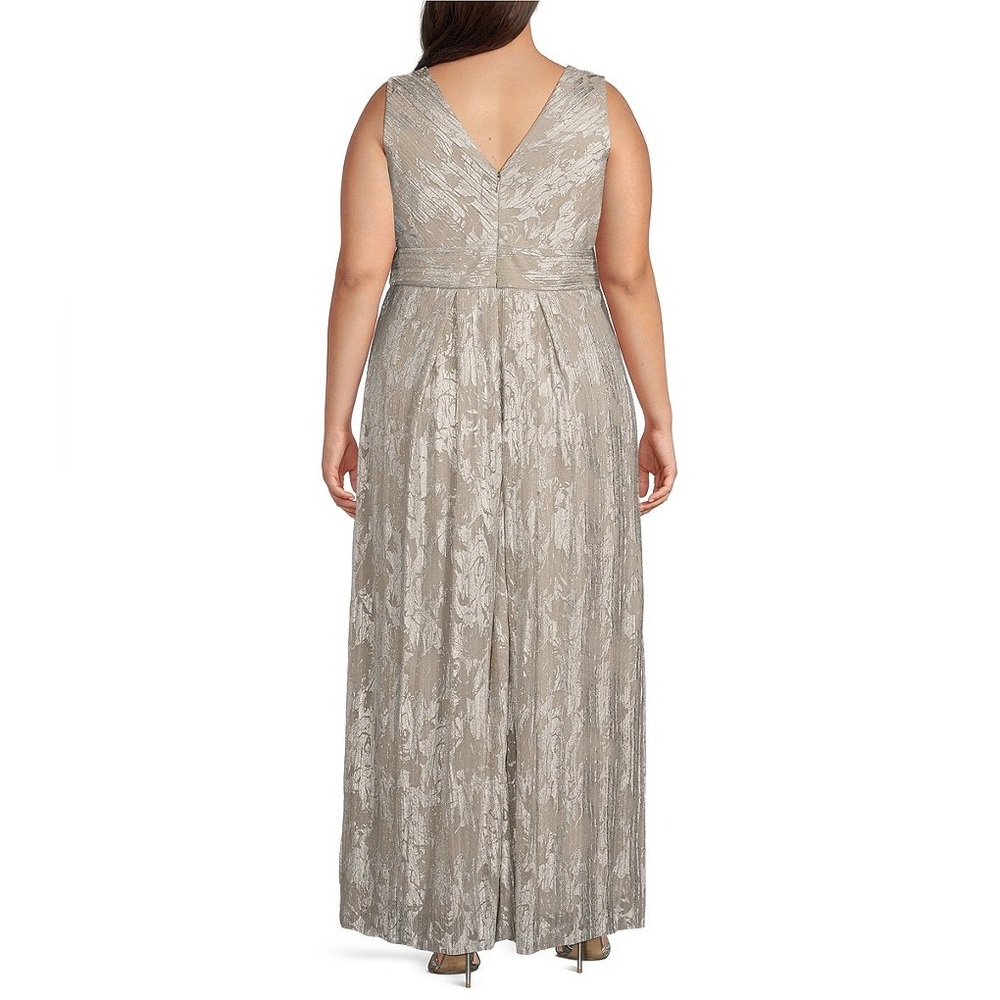 R&M Richard’s Plus Dress 🤍 - Picture 4 of 14